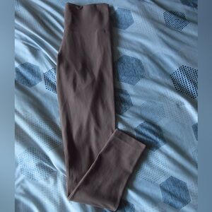 Aritzia TNA butter 7/8 butter leggings